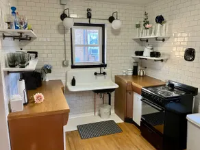Charming & convenient 4BR 2 Bath house downtown - Image 2