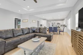 Stunning 4BR 3BA Cottage Heated Pool 5 Min to Beach - Image 4