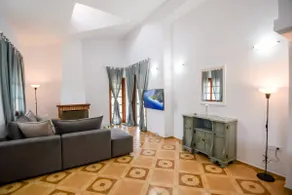 Nasis Home & Apartments - Image 2