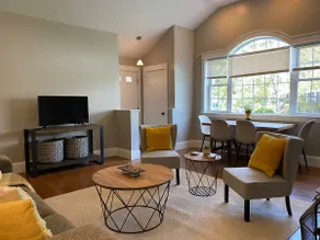 Beautiful 2 BR home, quiet, minutes from downtown - Image 3