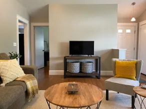 Beautiful 2 BR home, quiet, minutes from downtown - Image 2