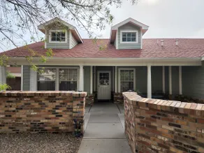 Relaxing 4-bedroom house with patio - Image 3