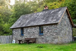 Cosy Eco-Cottage w/ garden stream: mountains & rivers to explore! - Image 2