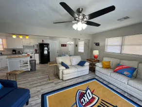 Thunder Up! OU close, 4TVs, fire pit, unique decor - Image 2