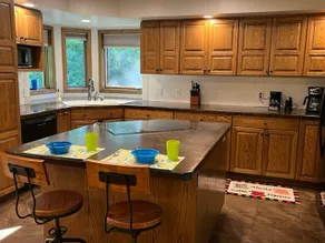 Home in quiet friendly neighborhood near the river, parks and walking trails - Image 5