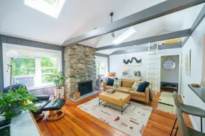 Getaway On Grove – Cozy Cabin by the Lake - Image 4