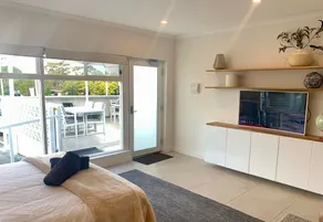 Adorable Studio next to cafe, walk to beach! - Image 2