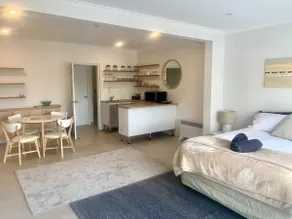 Adorable Studio next to cafe, walk to beach! - Image 3