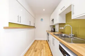 2 bedroom apartment on Peebles High Street - Image 5