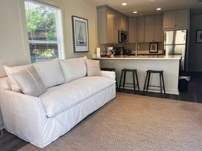 2 bd 2 ba Depot District free parking & w/d! - Image 4