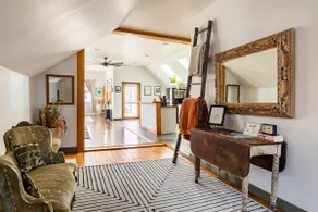 Hyde Away | Spacious funky loft w/ parking & tub - Image 2