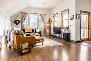 Hyde Away | Spacious funky loft w/ parking & tub - Image 5