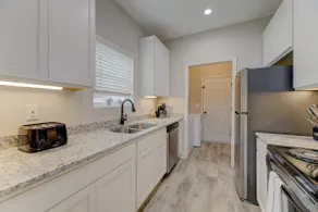 Deja Blue by Heartwood | 10 Mins to Downtown - Image 2
