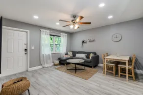 Beautiful Spacious 2 bedroom near Hard rock casino - Image 3