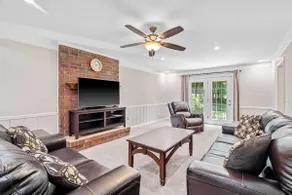 Beautiful Home Walking Distance to Elon University - Image 3