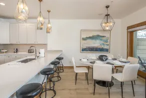 Contemporary townhome in the heart of Town Center - Image 4