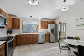 Central Location - 2 living spaces & covered patio! - Image 3