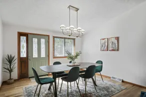 Central Location - 2 living spaces & covered patio! - Image 2