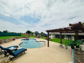 5 Acre-Country Home Amazing Backyard with Firepit - Image 5
