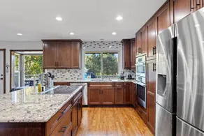 Large Home on 2acres In the City - Image 5