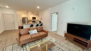 King Bed, Fast Wi-fi, Location! - Image 3