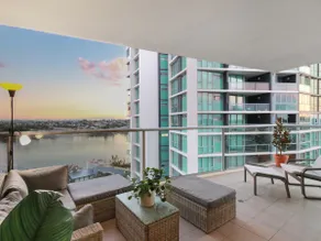 Stunning River View Unit, 4kms From City & Airport - Image 2
