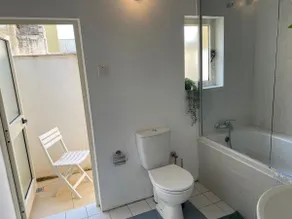 Characterful 1960's-style one-bedroom house - Image 3