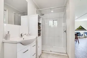 One bedroom cottage with outdoor spa - Image 3