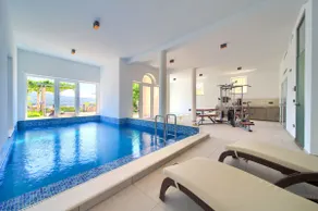 Apartment ROYAL 1 with pool and jacuzzi - Image 2