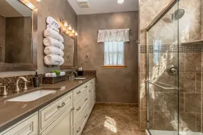 Sunny & Serene! 3BR W/ Hot Tub, Fire Pit, King Bed - Image 5