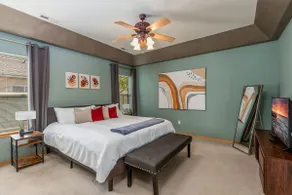 Sunny & Serene! 3BR W/ Hot Tub, Fire Pit, King Bed - Image 3