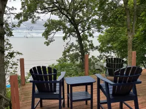 Beautiful Lakefront Property with Guesthouse - Image 4