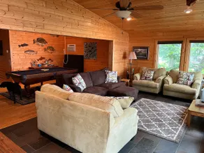 Beautiful Lakefront Property with Guesthouse - Image 2