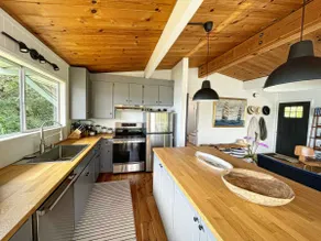 Moonrise | Charming Retreat w/ Privacy & Lake View - Image 4