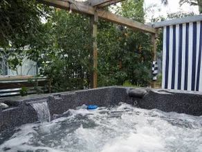 Bungalow with Putting Green, Hot Tub, & Garden - Image 3