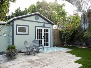 Bungalow with Putting Green, Hot Tub, & Garden - Image 2