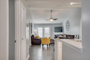 Beautiful, 2 beds 2 bath Townhome! - Image 4