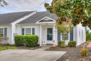 Beautiful, 2 beds 2 bath Townhome! - Image 2