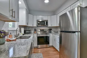 Stylish and Cozy/Fireplace/3BR/15 min to AVL - Image 4