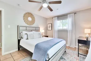 A sunny home with prime central Austin location - Image 2