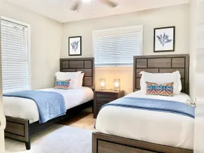 A sunny home with prime central Austin location - Image 5
