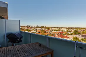 Highview on High St - A Balcony Haven in Northcote - Image 2