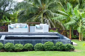 Luxury beachside villa with pool - Image 4