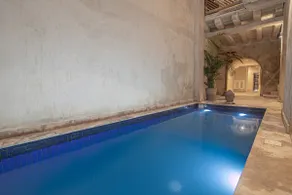 Luxury 8 Bedroom Mansion in Old City Best Location - Image 4