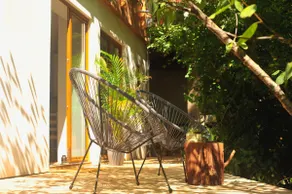 Elegant apartment under the trees - Image 3
