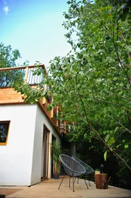 Elegant apartment under the trees - Image 4