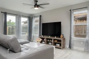 Newly Built 3BR/2.5BA Oasis - 10 Min to Downtown - Image 2