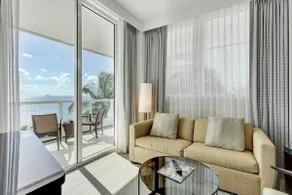 New Listing - Gorgeous Fontainebleau Sorrento 1BR - Image 4