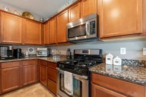 Cheerful 3 bedroom home with private pool! - Image 4