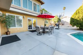 Gated Suite - King Bed, Cozy, Quiet, Kitchen, Pool - Image 4